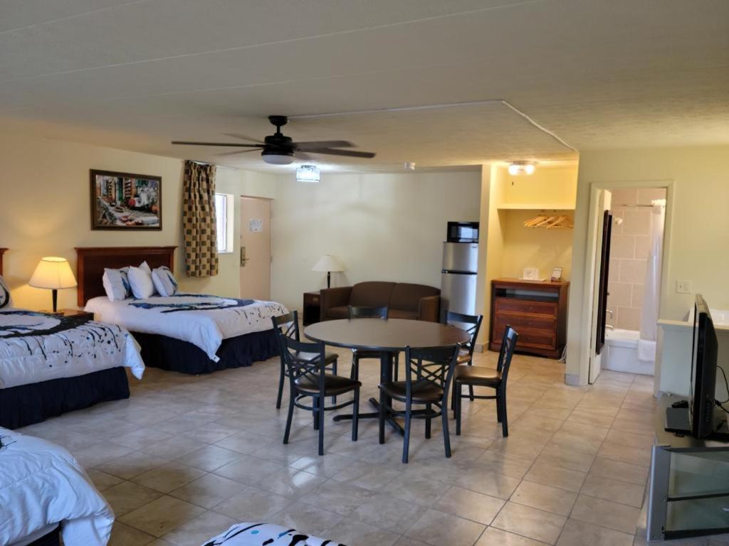 Wolf Inn Hotel - Housity