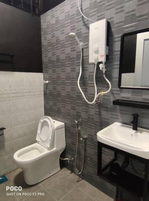 55 homestay 4-bedrooms guesthouse in Bukit Bakri Muar Johor - Housity