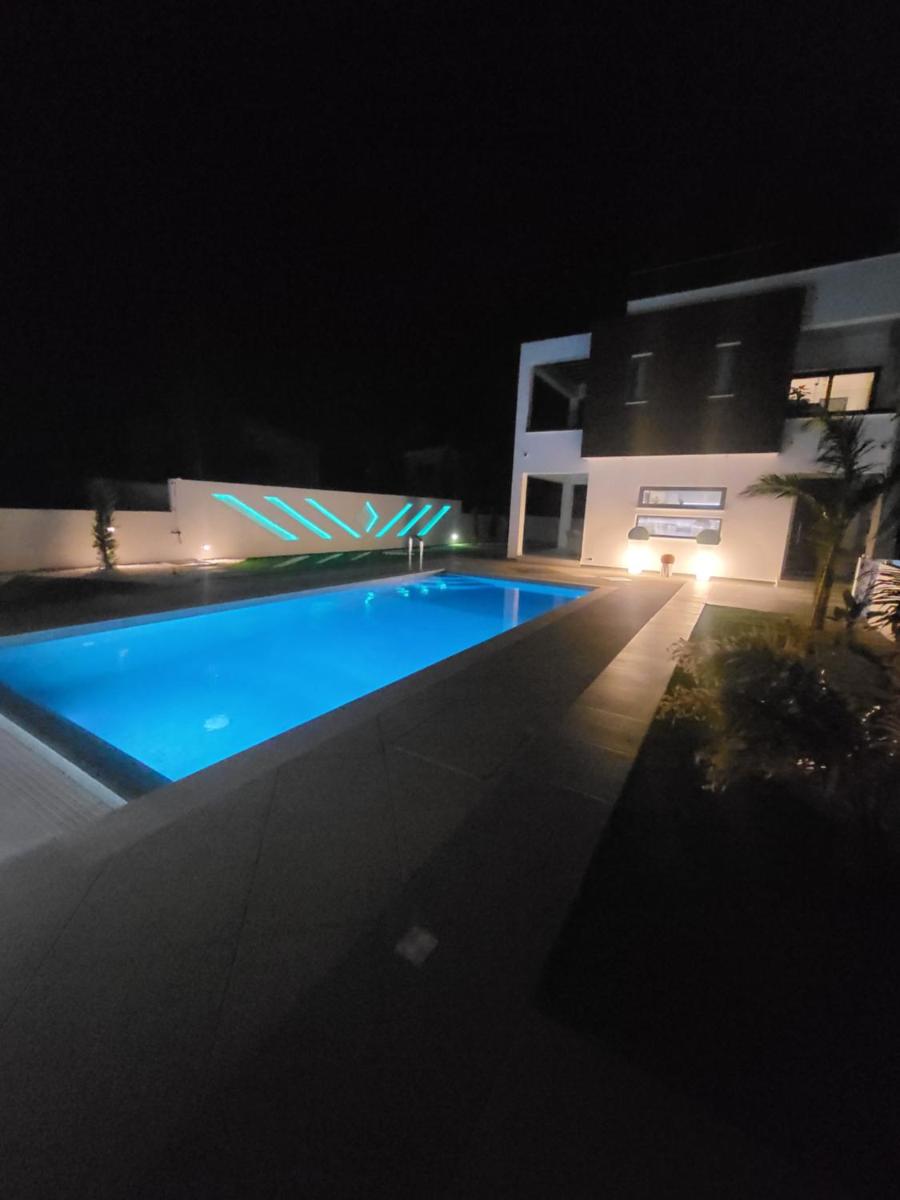 A-Luxury Wellness Sea Villa - Hizvo