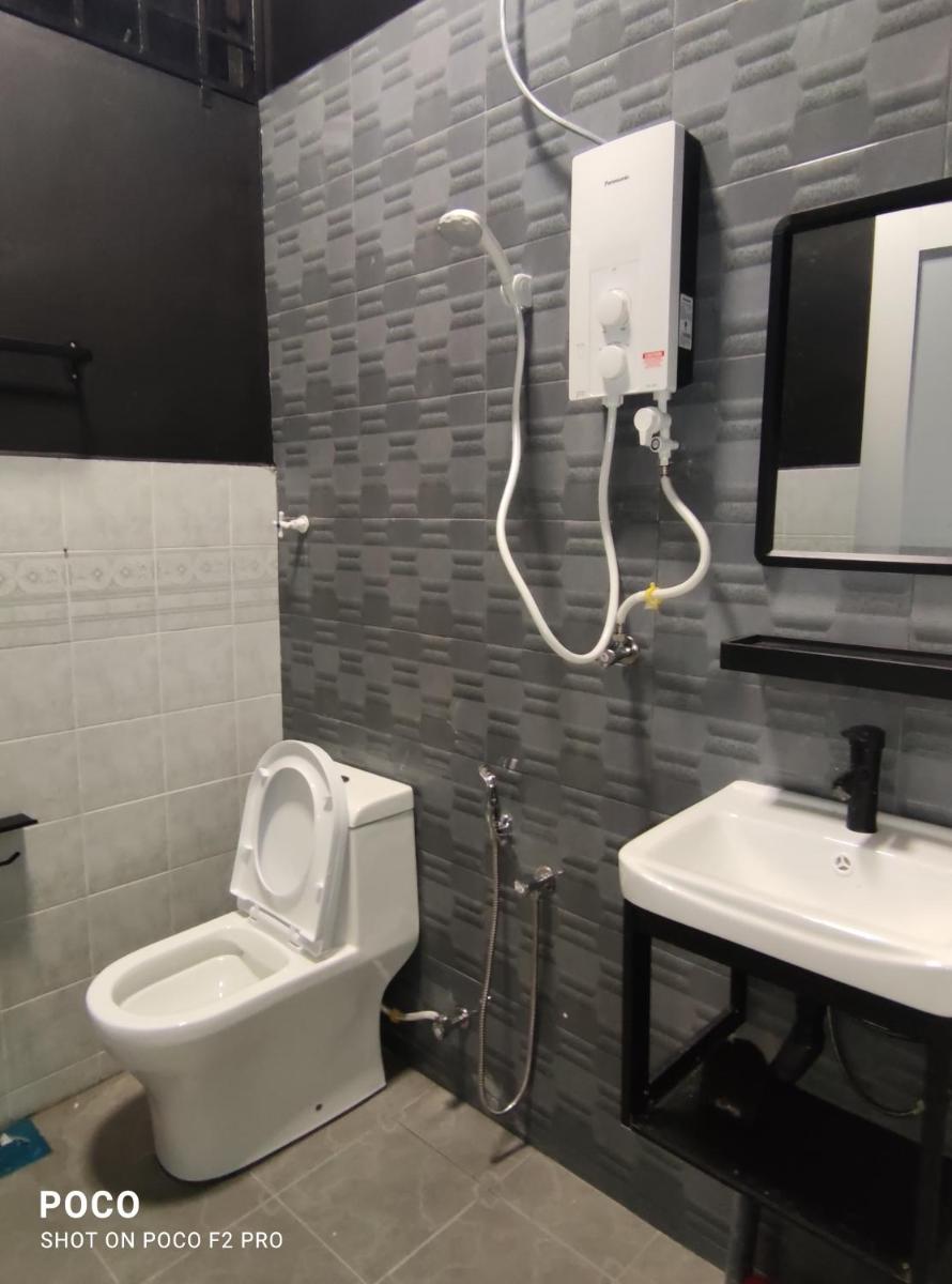 55 homestay 4-bedrooms guesthouse in Bukit Bakri Muar Johor - Housity