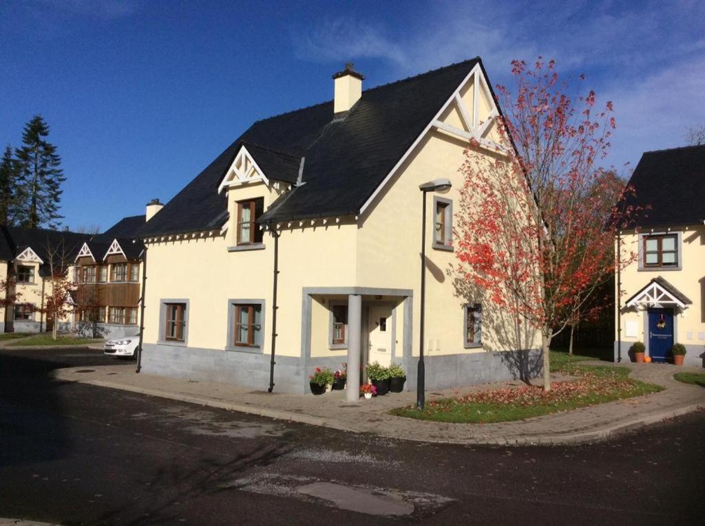 Kilronan 4 Bed House on castle grounds - Housity