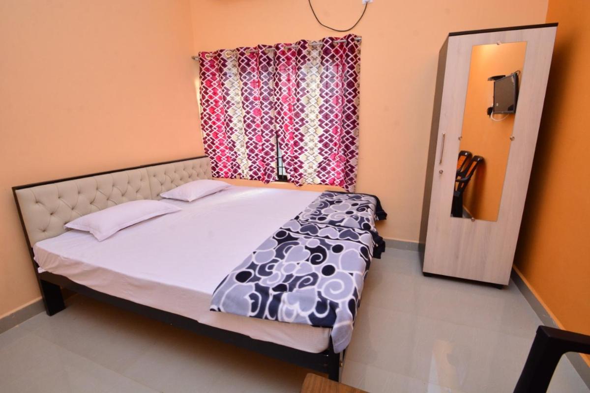 sri sigandureshwari boarding and lodging - Housity