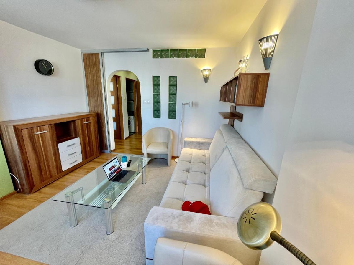 SUSHI metro WiFi 500 MBs, 70’TV Netflix AppleTV+ - Housity