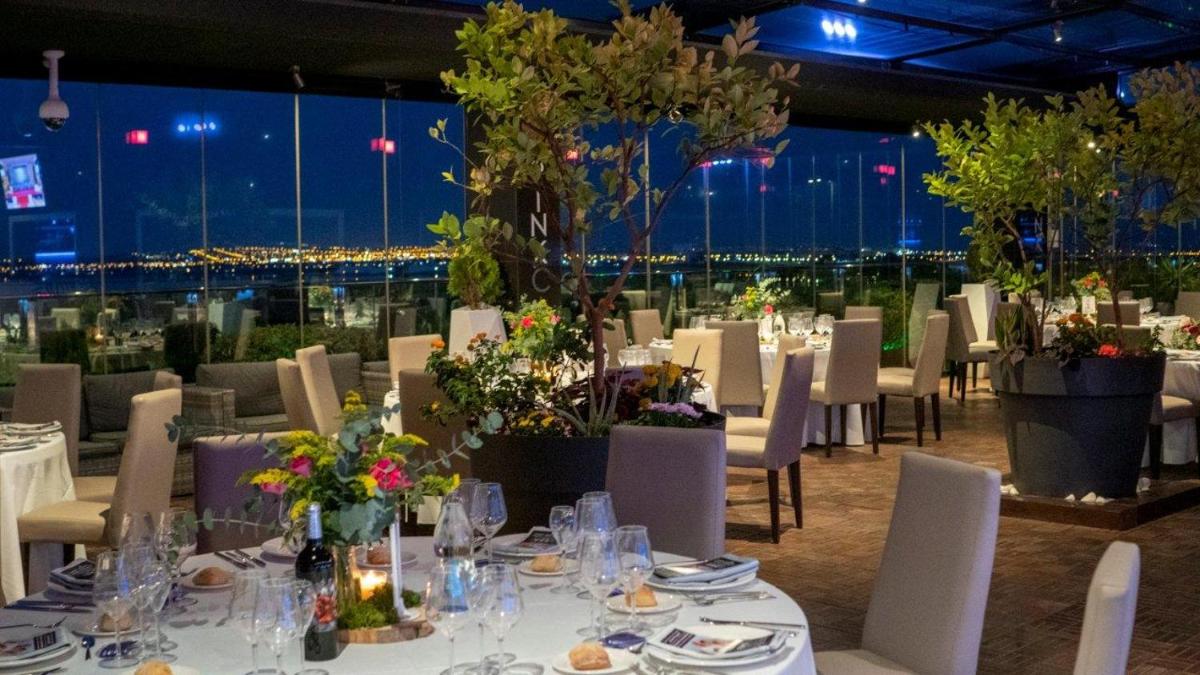 Un restaurante o sitio para comer en Dña Monse Hotel Spa & Golf