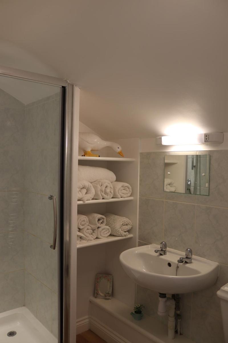1 Barge Cottage - Housity