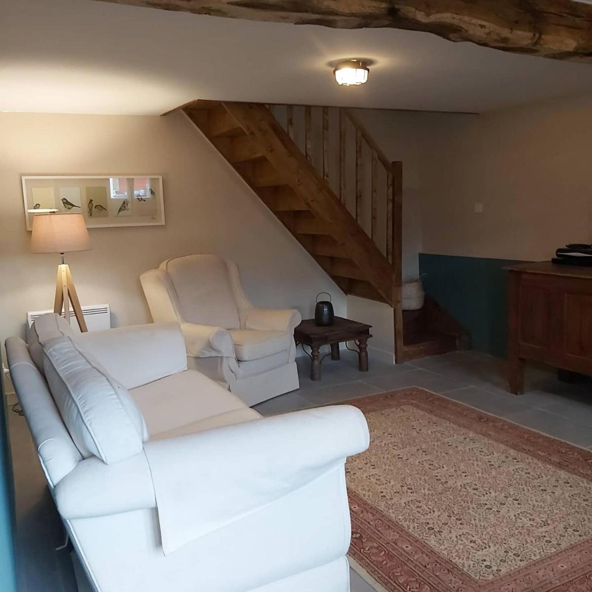 Suitetrails - Beautiful 2 bed cottage with swimming pool