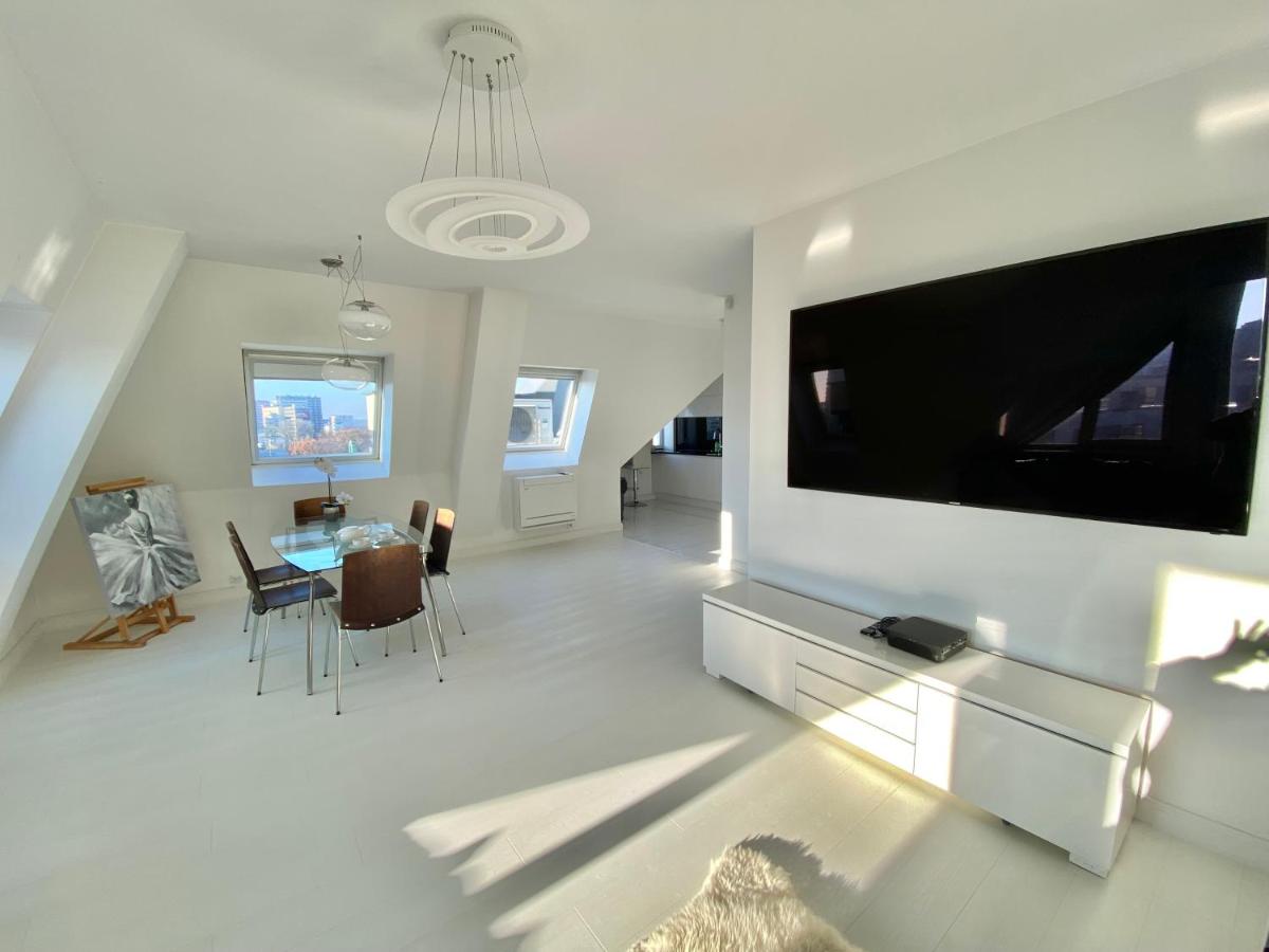 Penthouse 2 Bedroom Designer Apartment - Hizvo