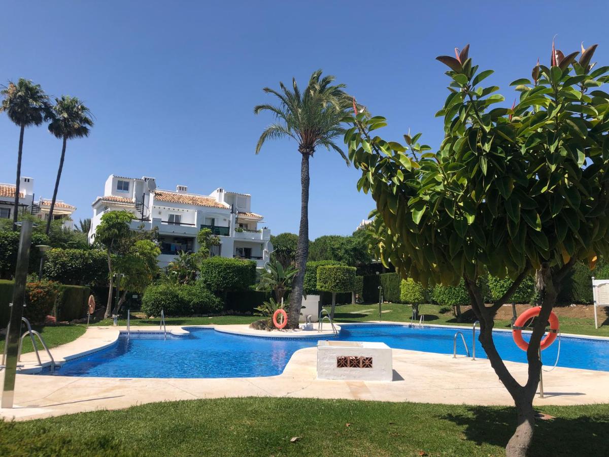 Apartamento Miraflores tres piscinas cerca del mar - Albamar - Housity