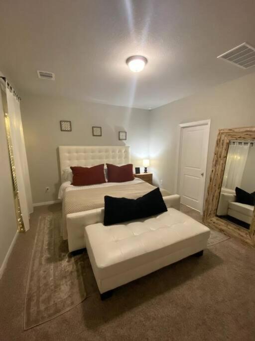 Lexi's Lounge Kalahari & The Domain/ Q2 Stadium - Housity