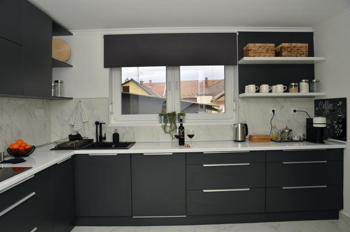 Bence Castle House - Housity