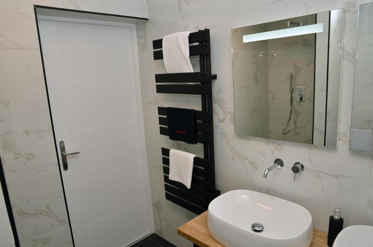 Bence Castle House - Housity