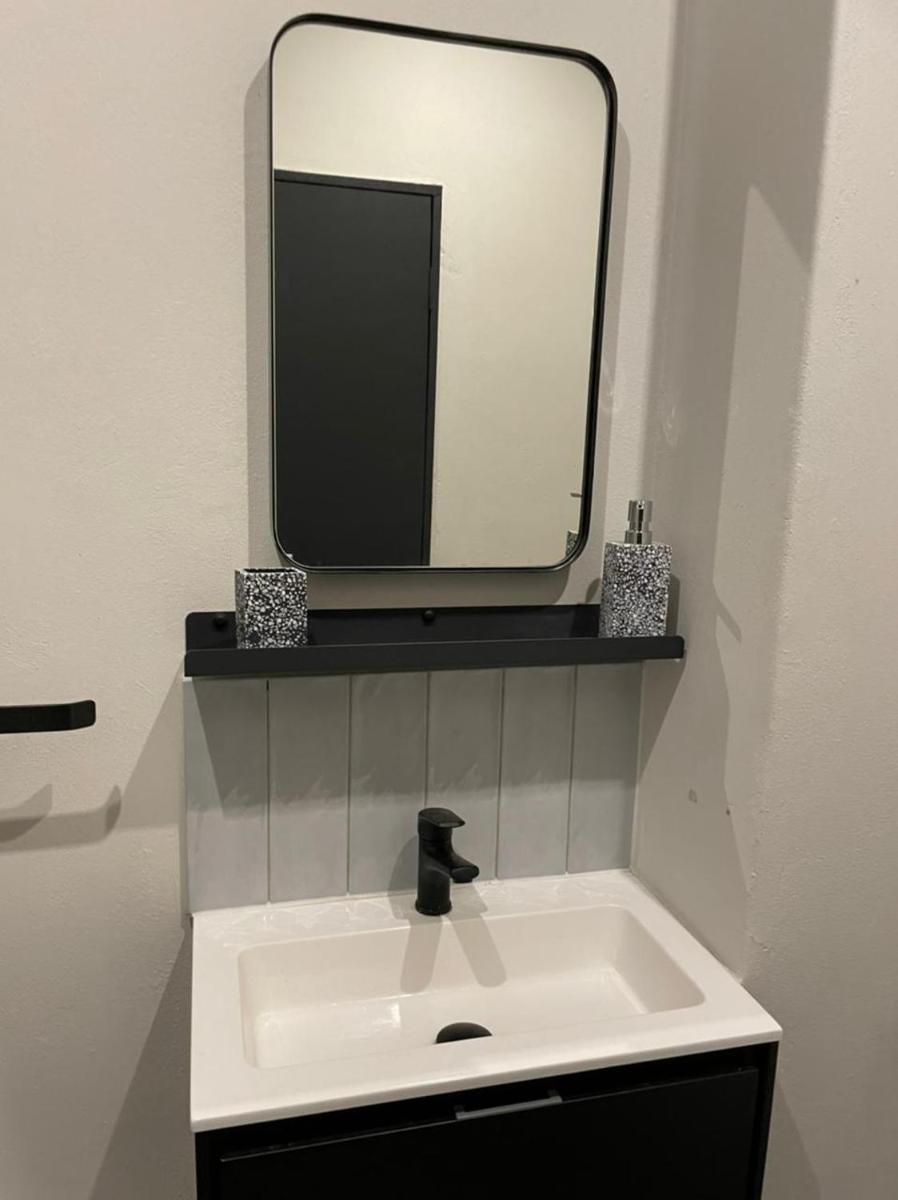 Black Brick Luxury Apartment - Housity
