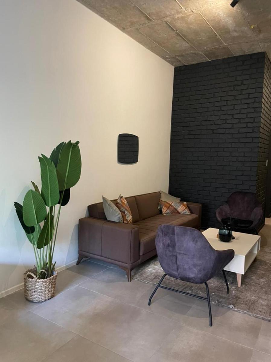 Black Brick Luxury Apartment - Housity