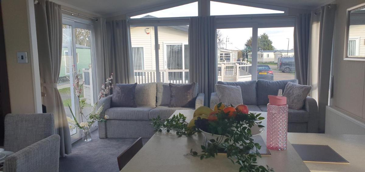 Homely Parkdean park caravan holiday home - Housity