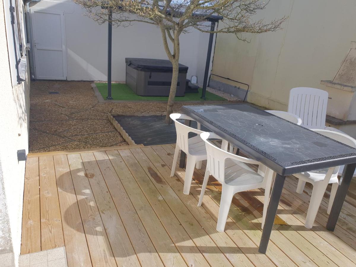 L EMBRUN Jacuzzi - Housity