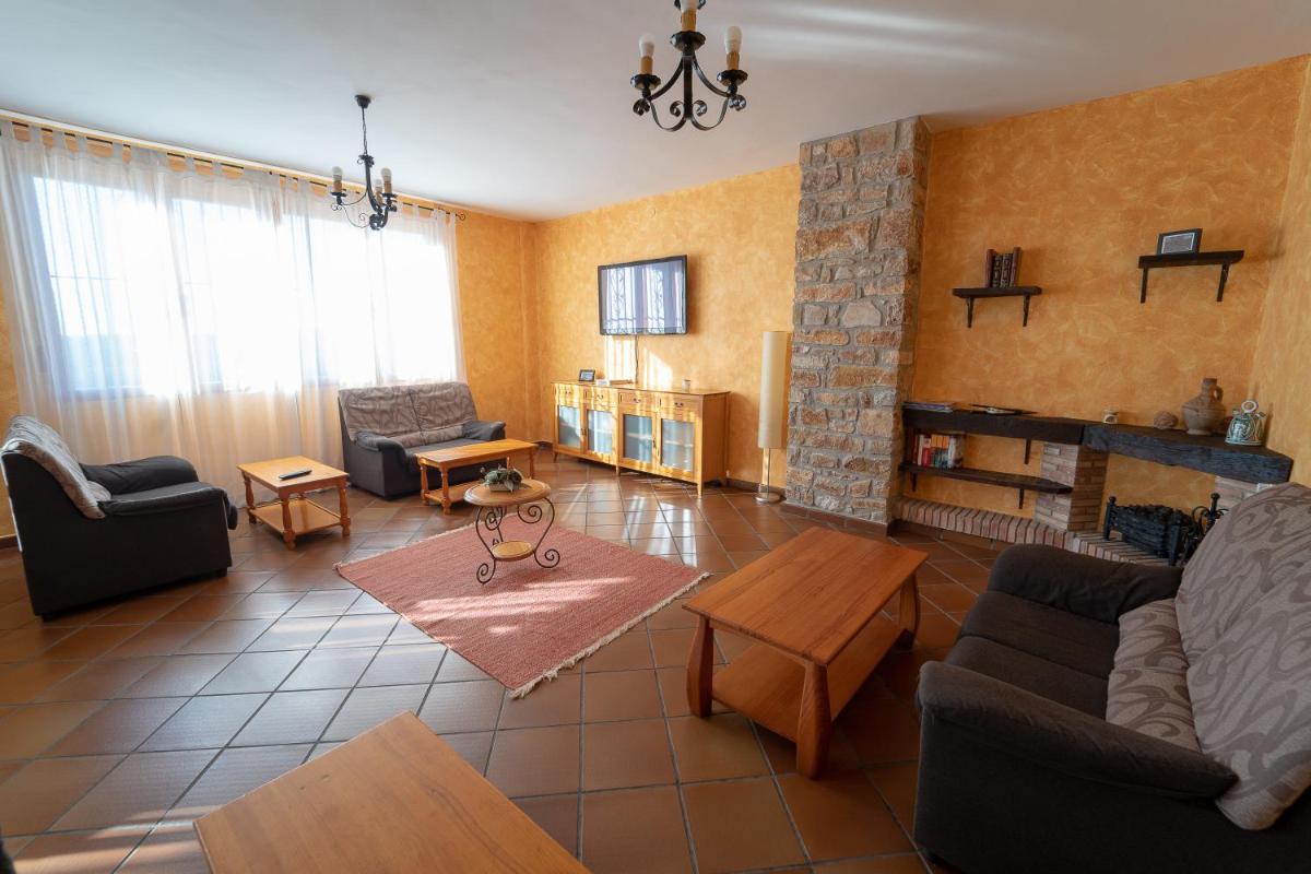 Hostal Gúdar - Housity