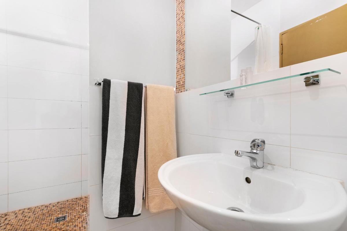 Urban Oasis At The Four Seasons - Housity