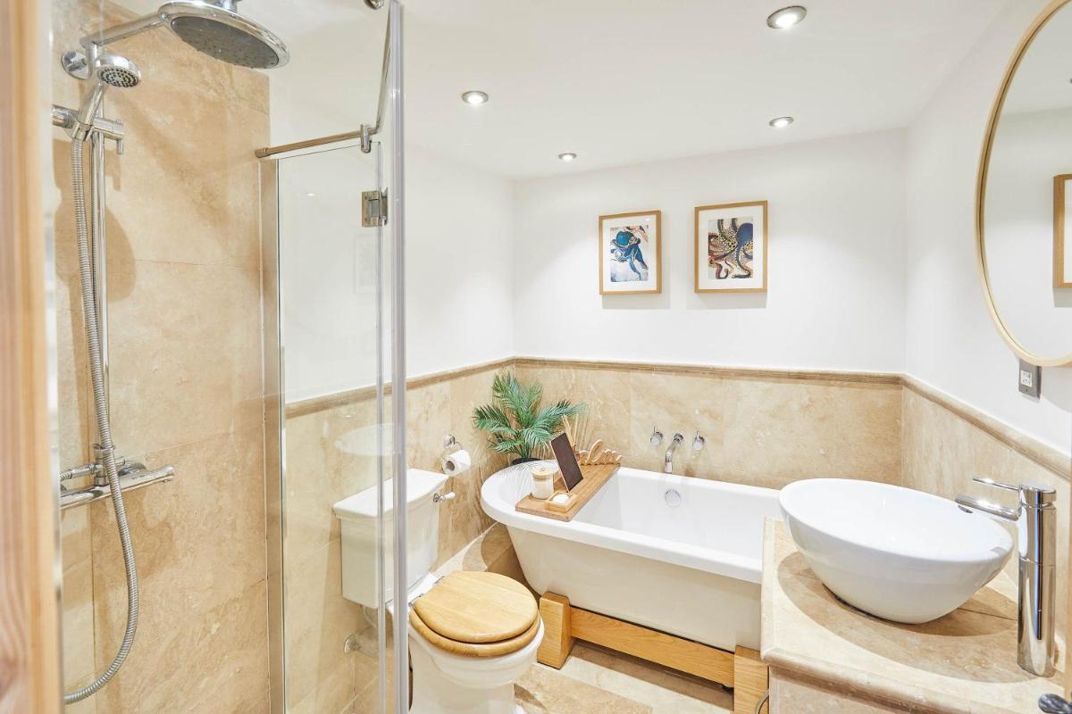 Host & Stay - 19 West End - Housity