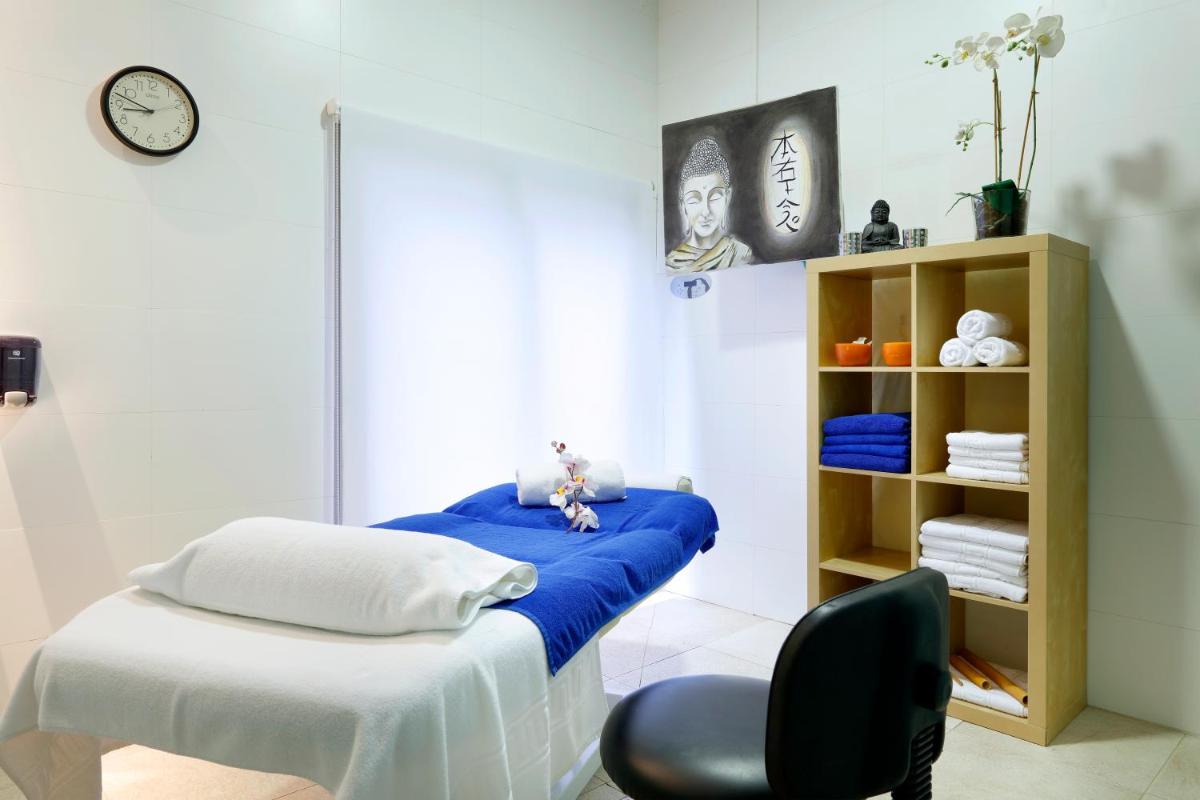 Cama o camas de una habitación en Eurostars Las Salinas