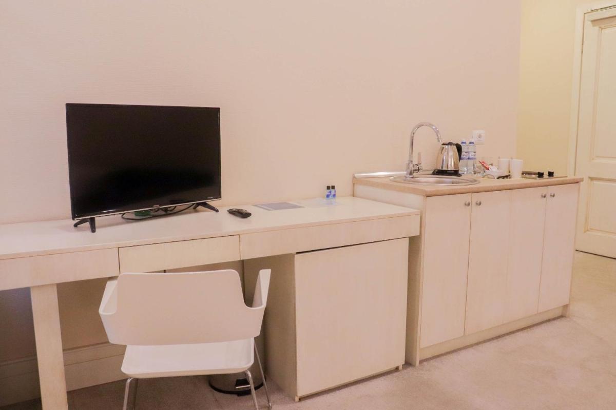 Sky Inn Guest House - Housity