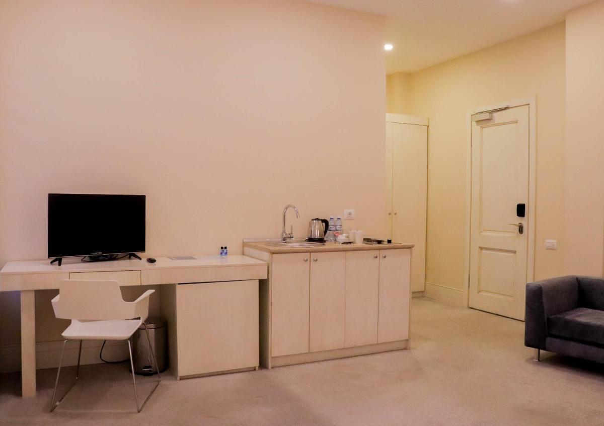 Sky Inn Guest House - Housity