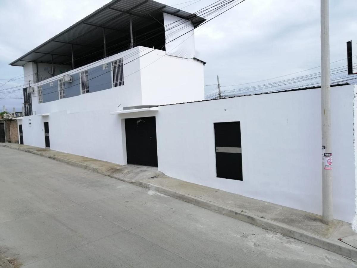 UMBRELLA SUITE - Housity