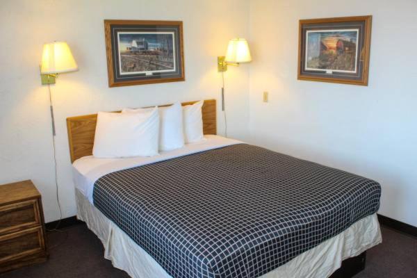 Economy Hotel Minot - Housity