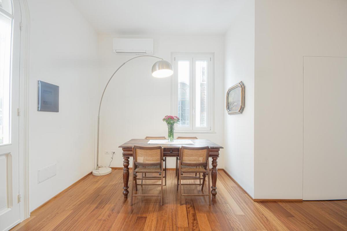 Right House Splendid Harbour View - Housity