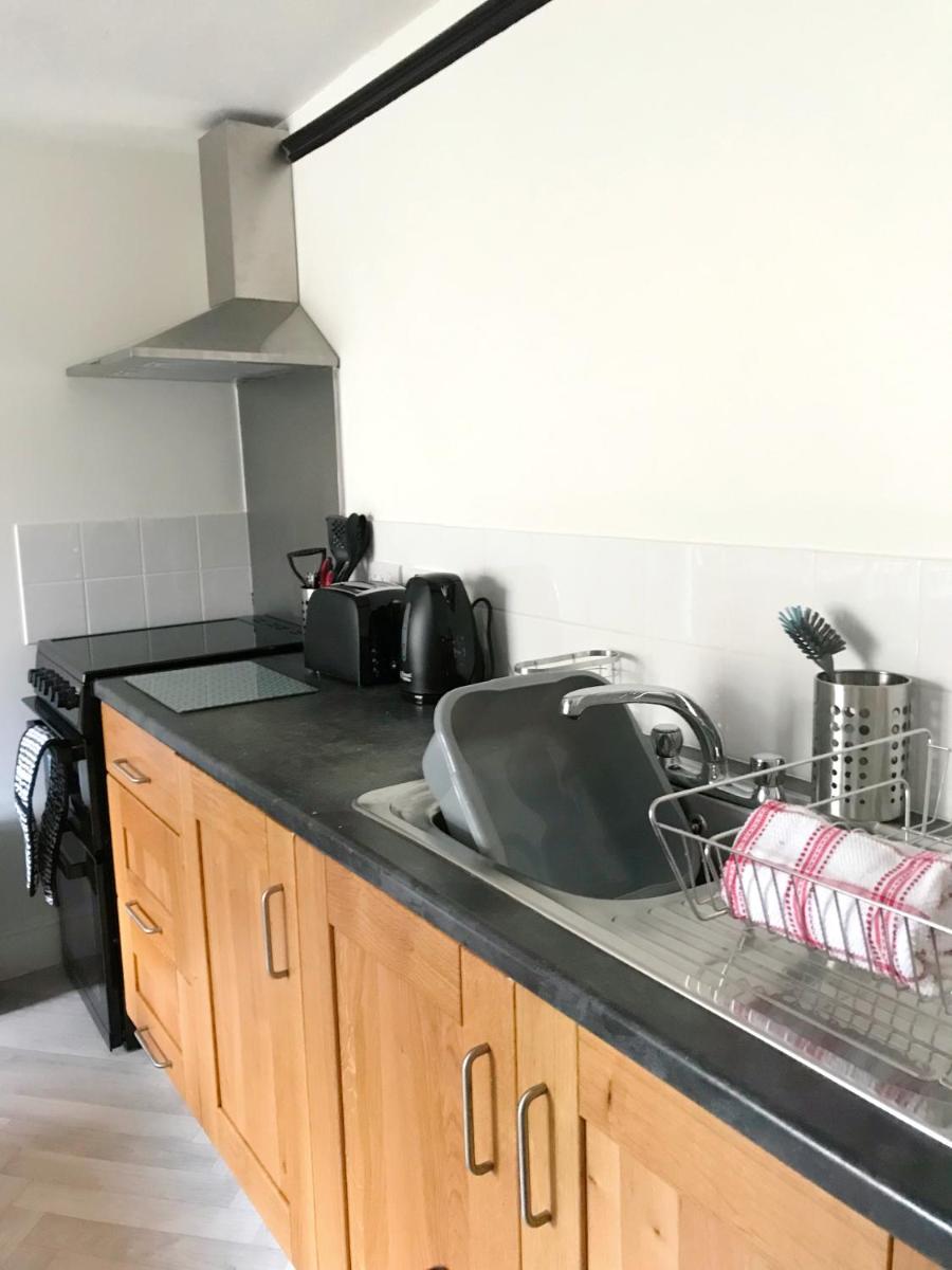 The Beach Hut - 1 Bedroom Apartment Near the Beach - Housity