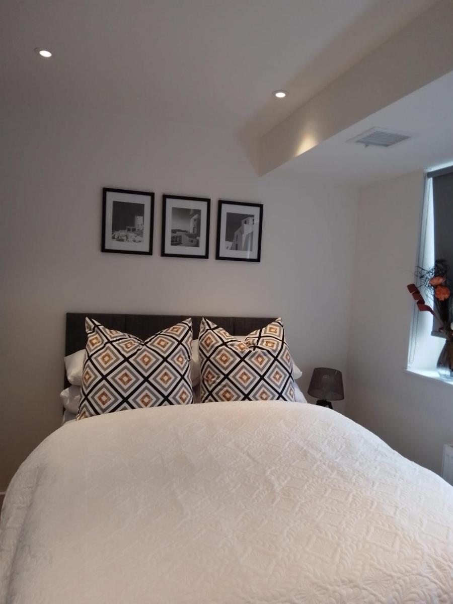 Whole apartment 5 mins to East Croydon & concierge - Housity