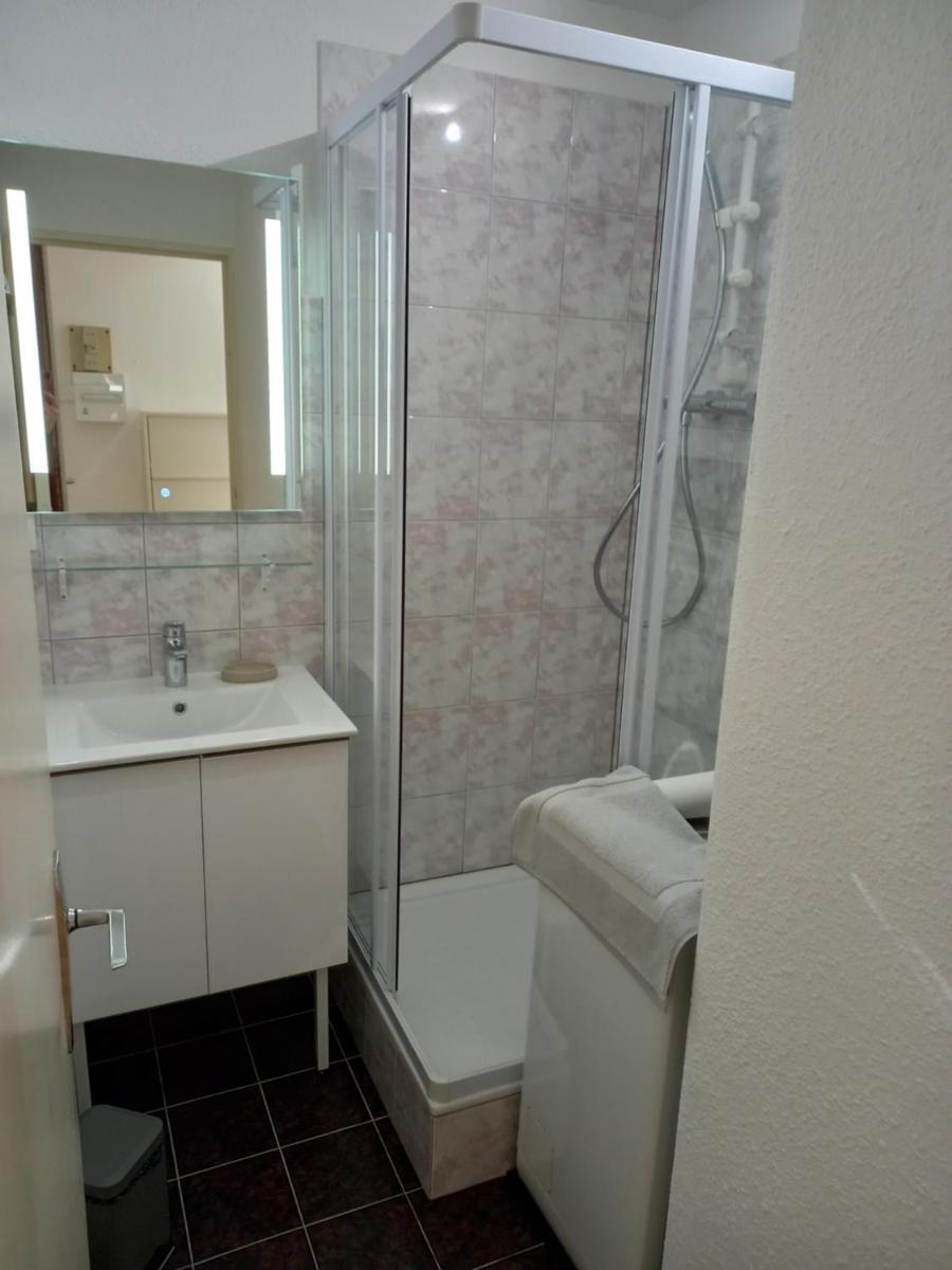 Hélios 24, T2 climatisé, parking, terrasse, 500m plage - Housity