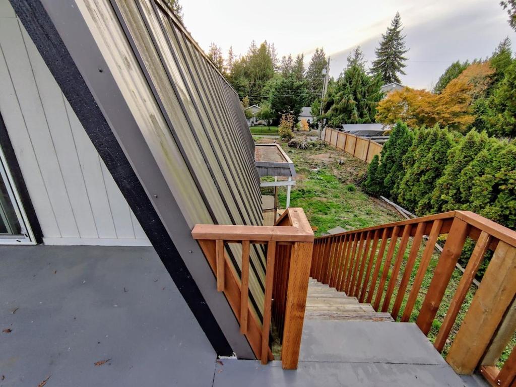 Lakefront Getaway Near Crystal Mountain & Rainier - Housity