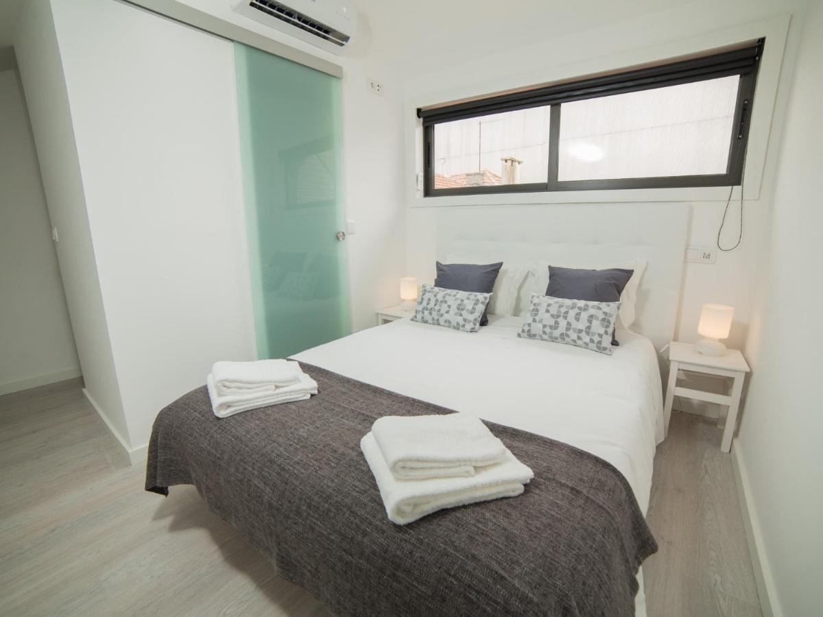 OPORTO GUEST Amparo Dollhouse - Housity