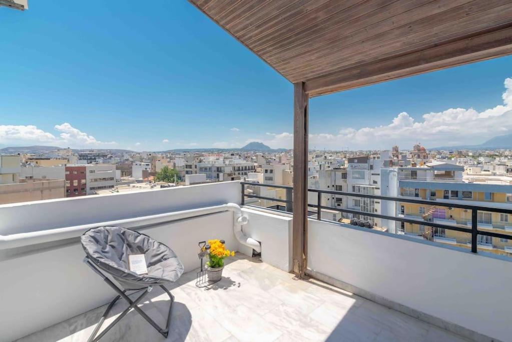Penthouse Studio in Centre with SeaView - Housity