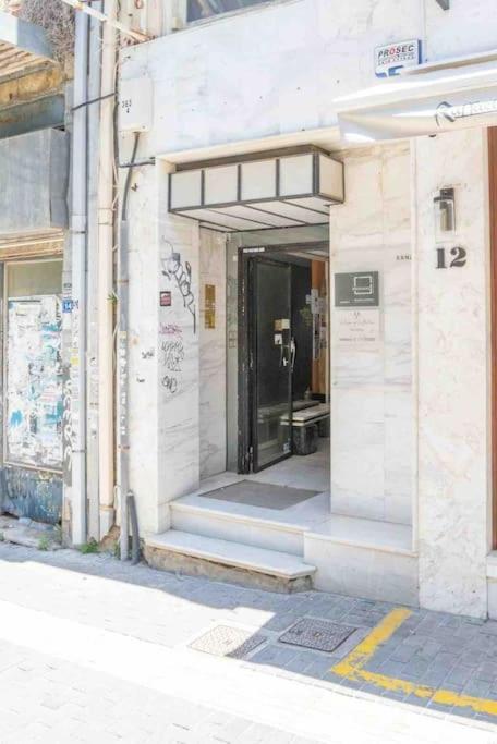 Penthouse Studio in Centre with SeaView - Housity