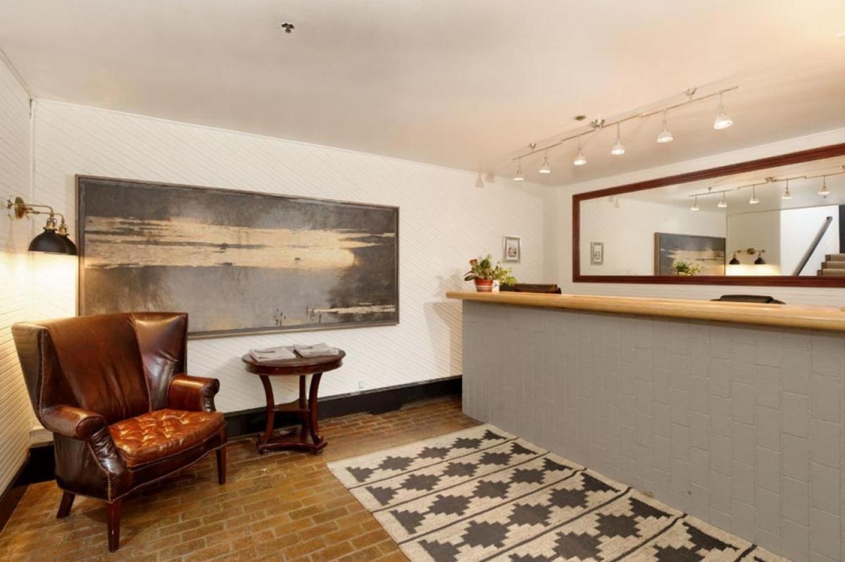 Independence Square Unit 206 - Housity