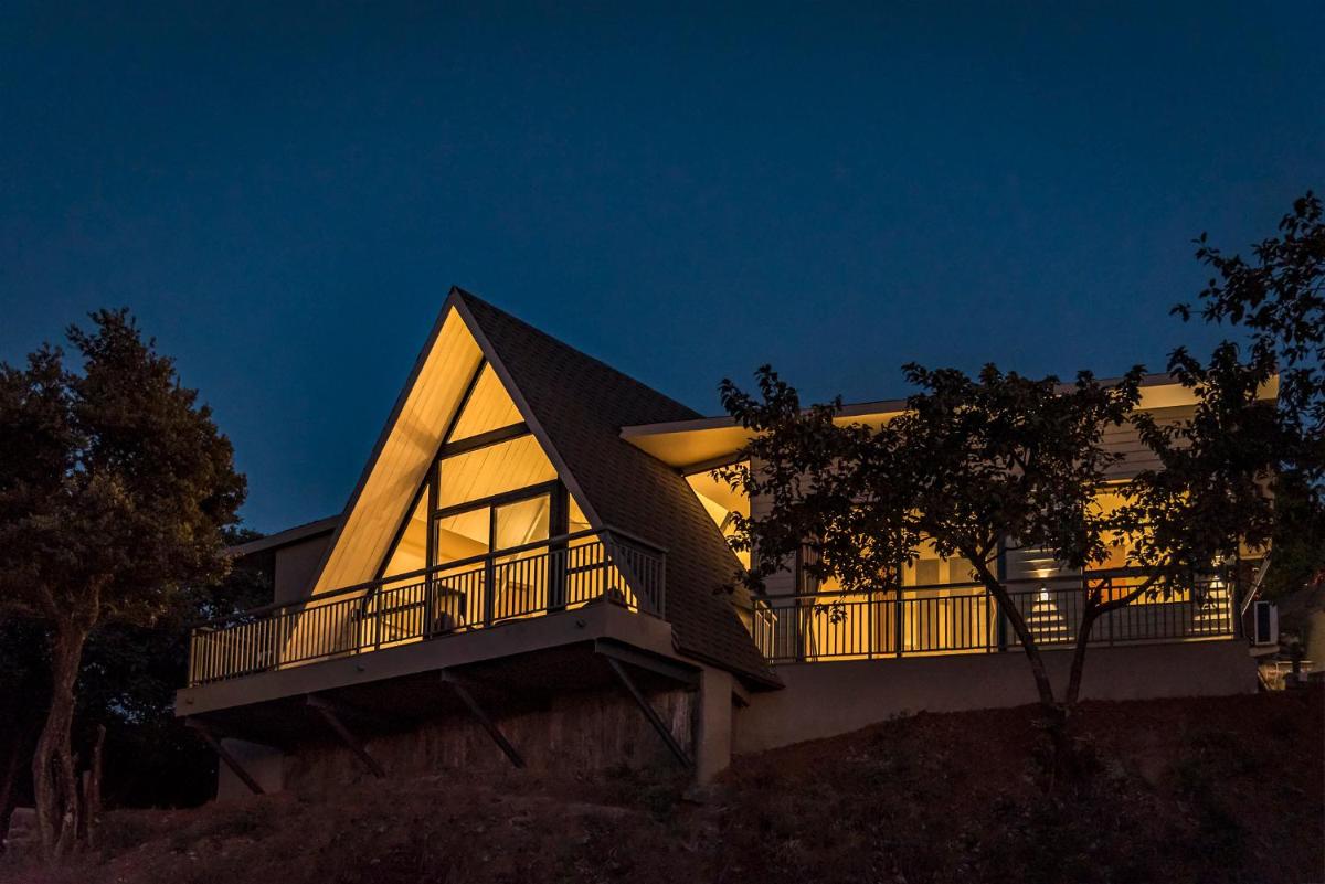 SaffronStays Harrier Crest, Lonavala - A Frame villa with bathtub serving delicious veg food - Housity