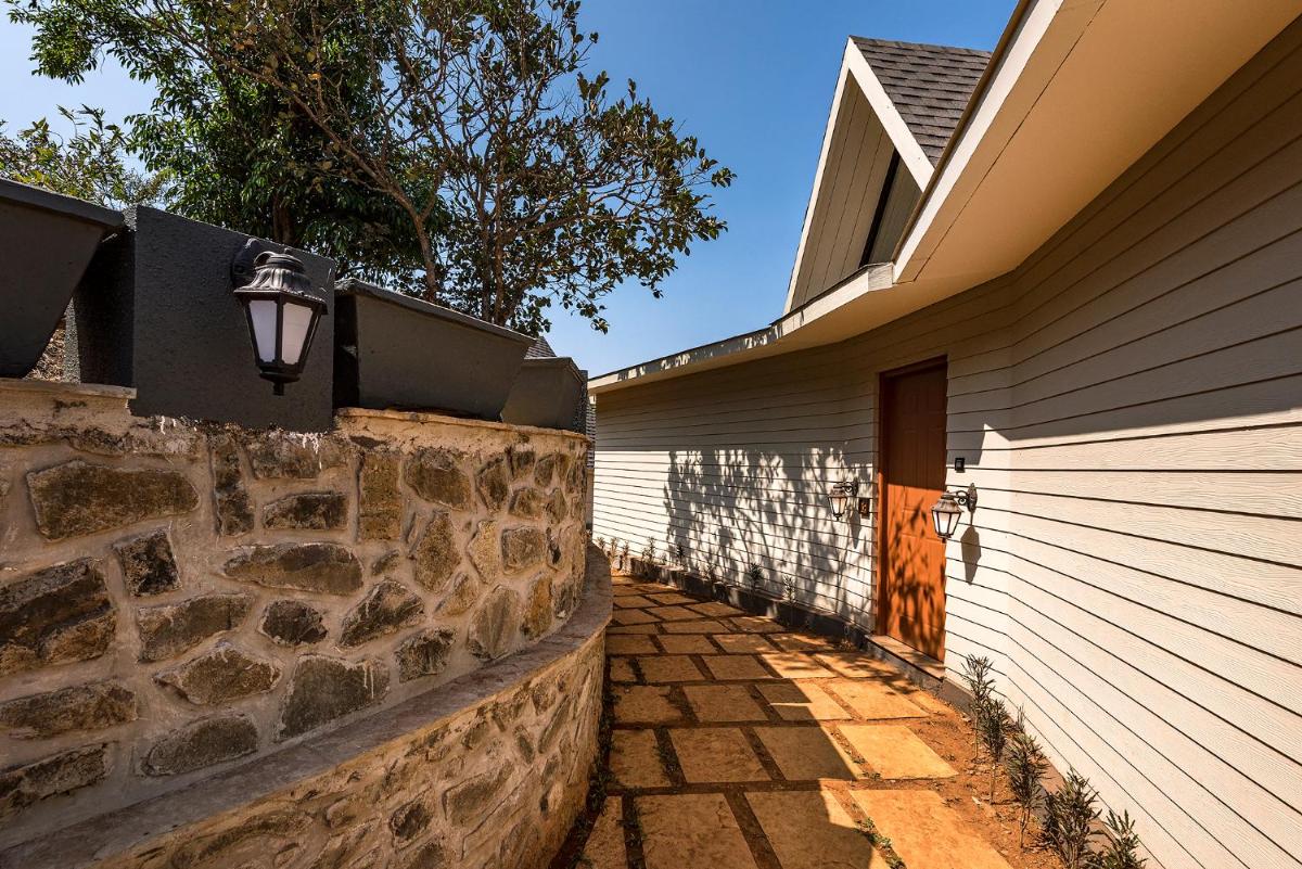 SaffronStays Harrier Crest, Lonavala - A Frame villa with bathtub serving delicious veg food - Housity