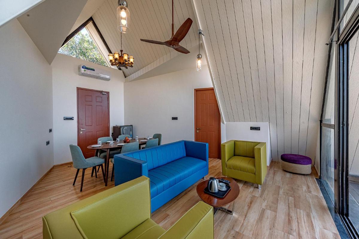 SaffronStays Harrier Crest, Lonavala - A Frame villa with bathtub serving delicious veg food - Housity