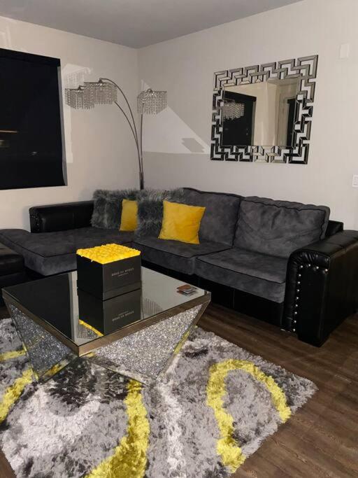 The Luxurious Doses of Roses 2 br suite next to Angels Stadium 6 mins from Disney - Housity