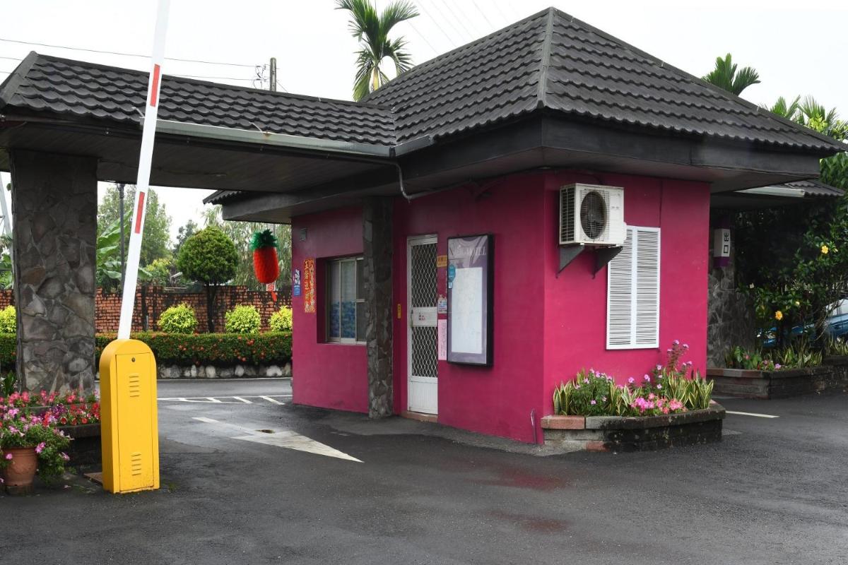 Love Boat Motel - Housity