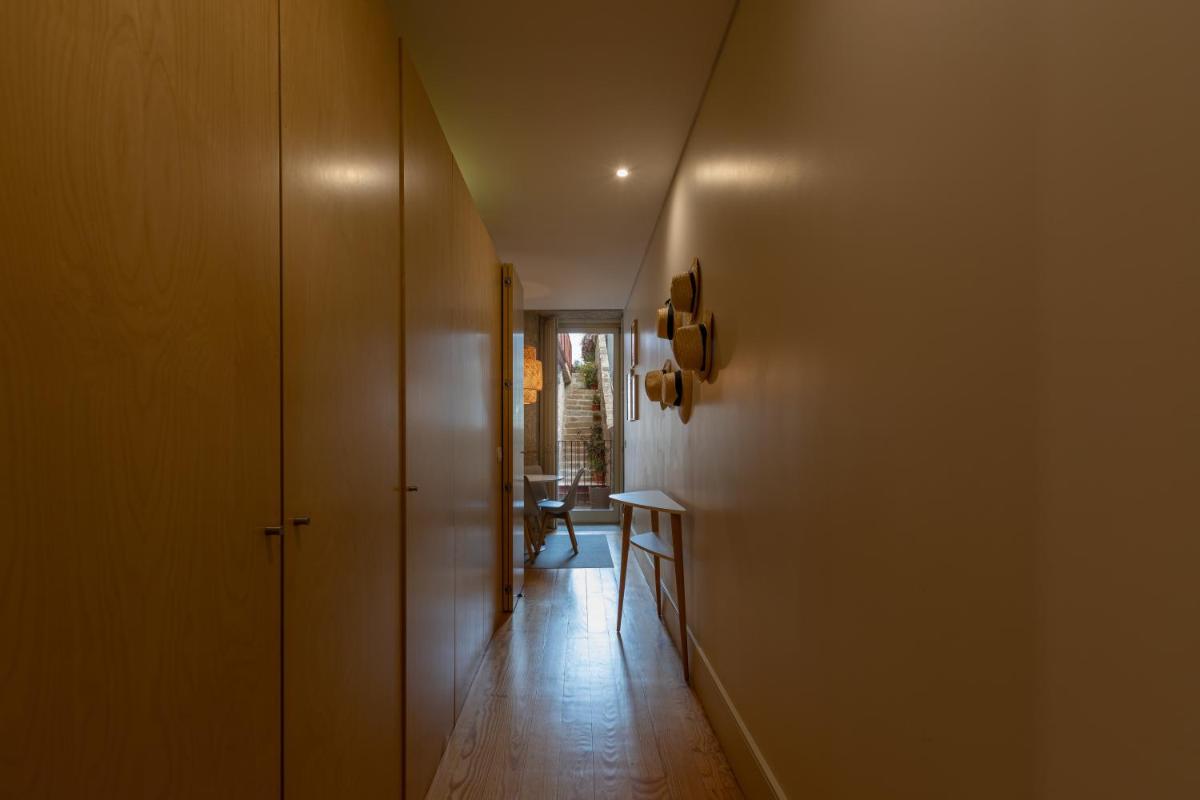 Suitetrails - ORM - Almada Balcony Apartment