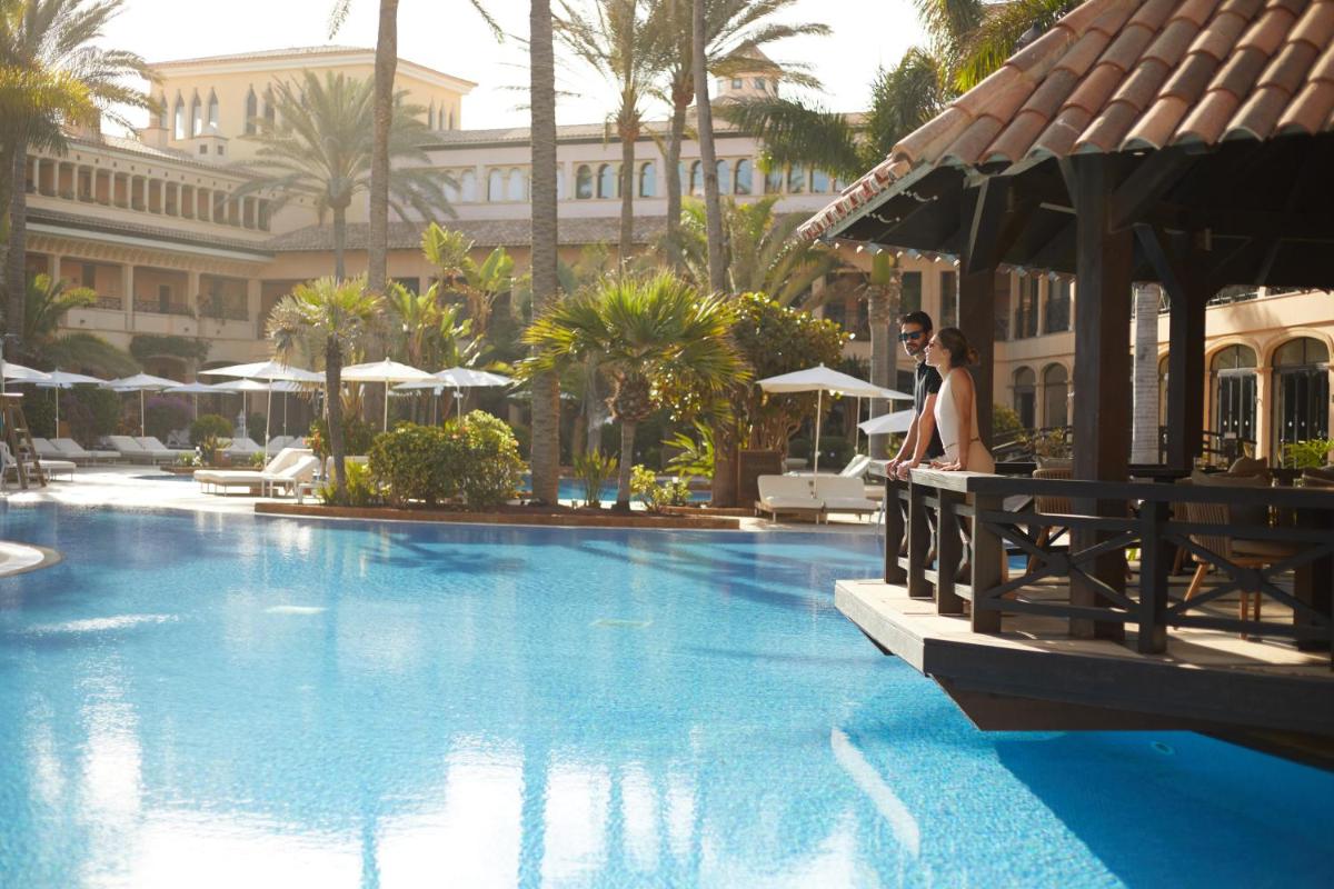 Piscina en o cerca de Secrets Bahía Real Resort & Spa Adults only