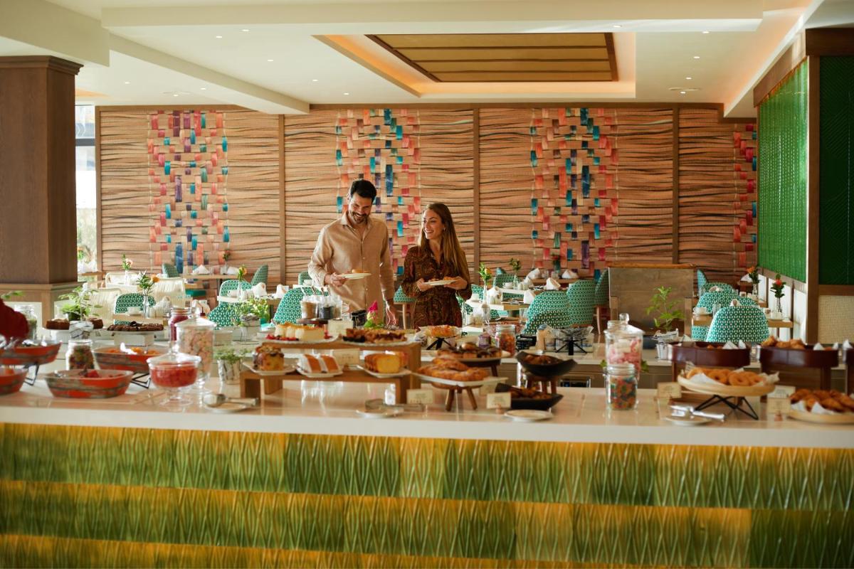 Comida en o cerca de este hotel