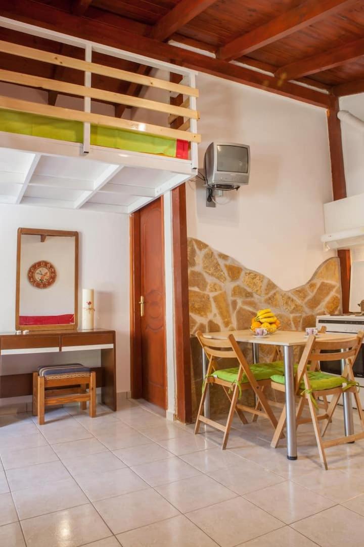 Blue house - Housity
