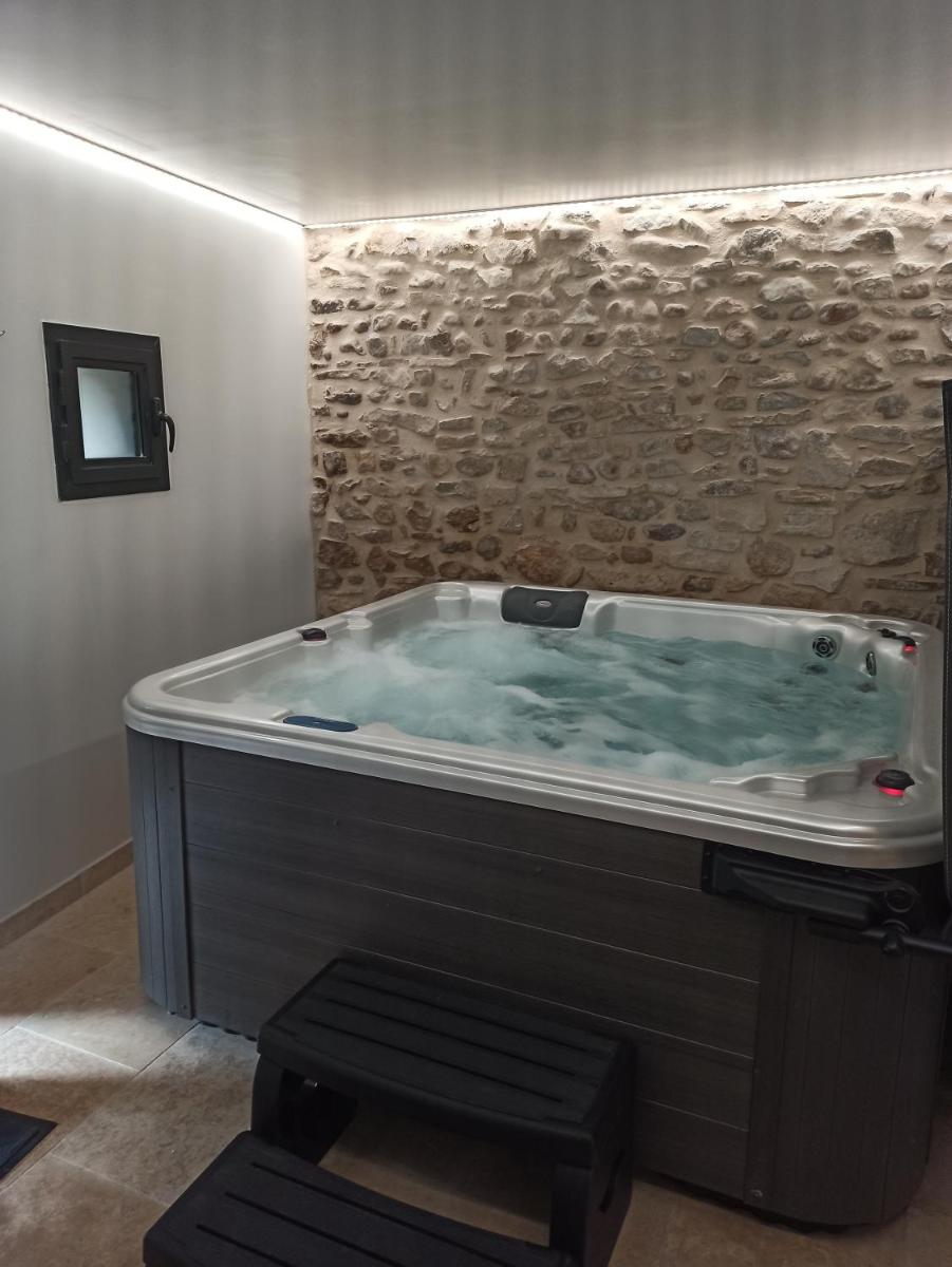 Chambre d'hôte avec SPA privatif domaine les nuits envôutées - Gard - Housity