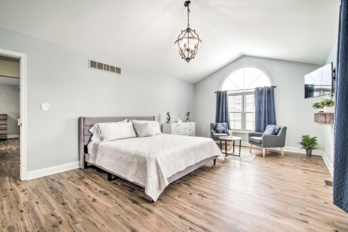Lake Geneva Home with Grill Less Than 2 Miles to Beach! - Housity