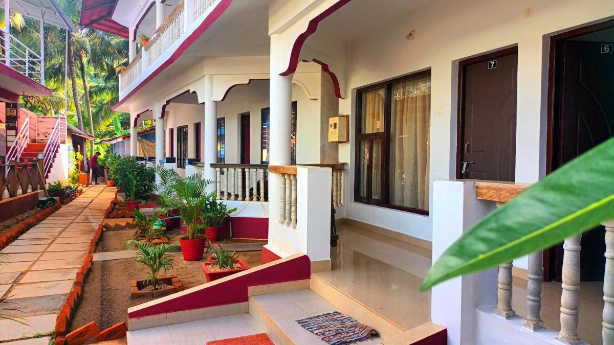 Oasis Beach Resort - Housity