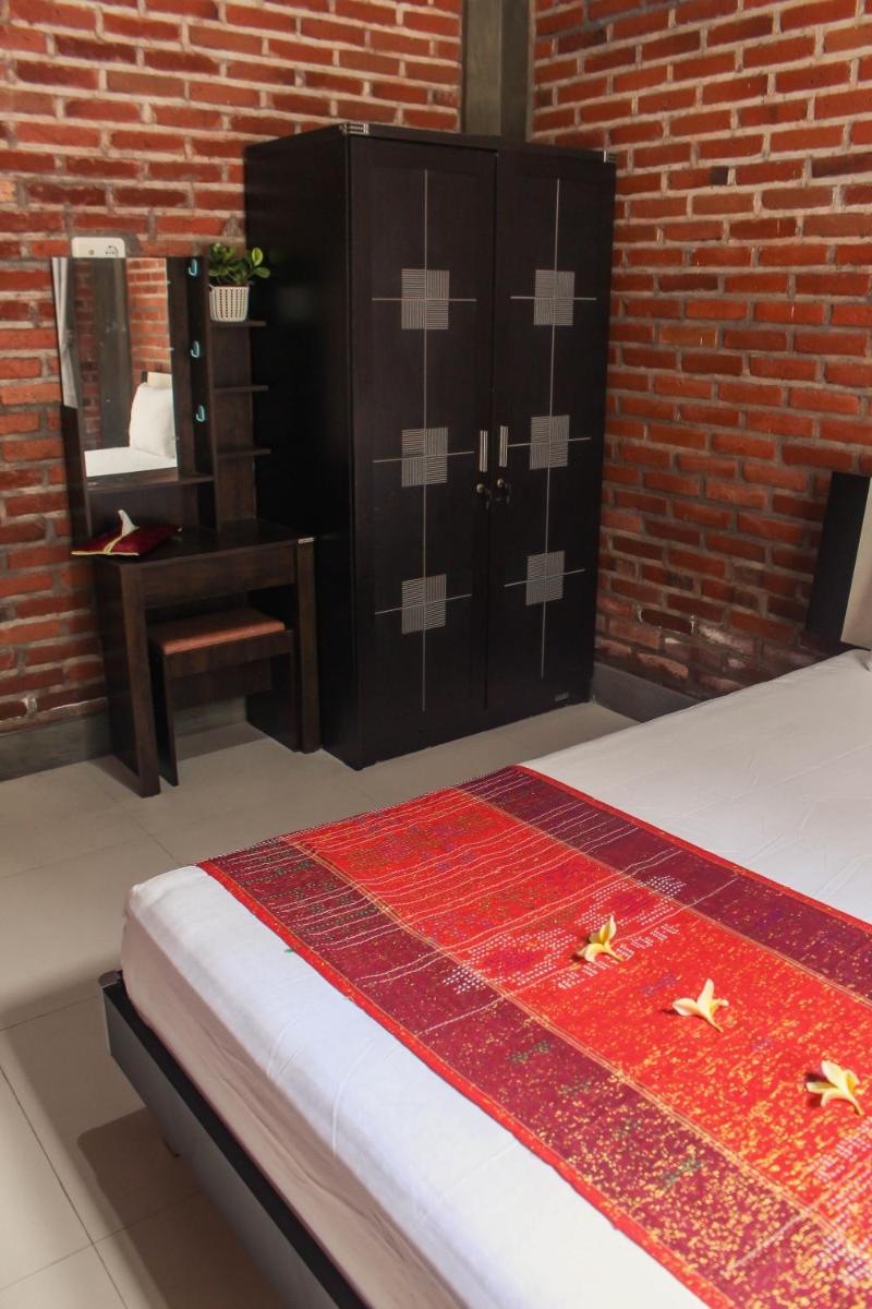 Thon House Near Malang City Station - Housity