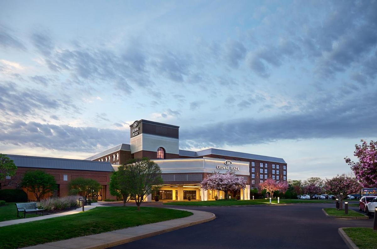 Crowne Plaza Providence-Warwick (Airport), an IHG Hotel - Housity